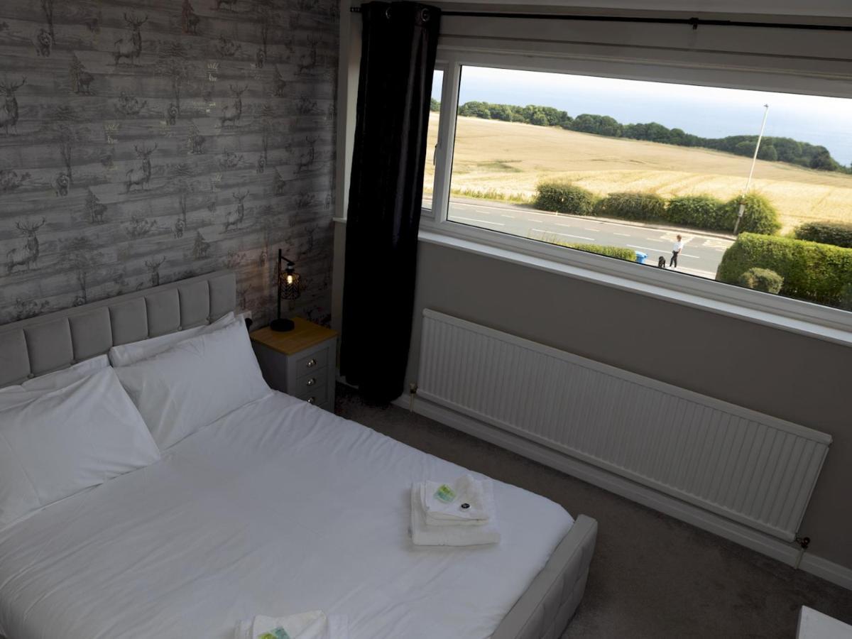 Pass The Keys Amazing 4 Bedroom Property- Hot Tub & Sea Views Scarborough Bagian luar foto