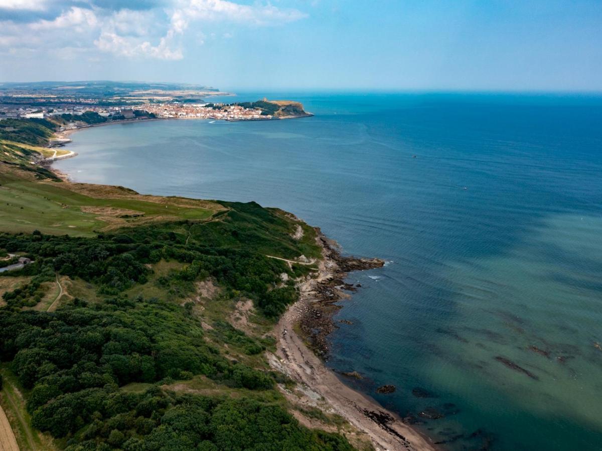 Pass The Keys Amazing 4 Bedroom Property- Hot Tub & Sea Views Scarborough Bagian luar foto