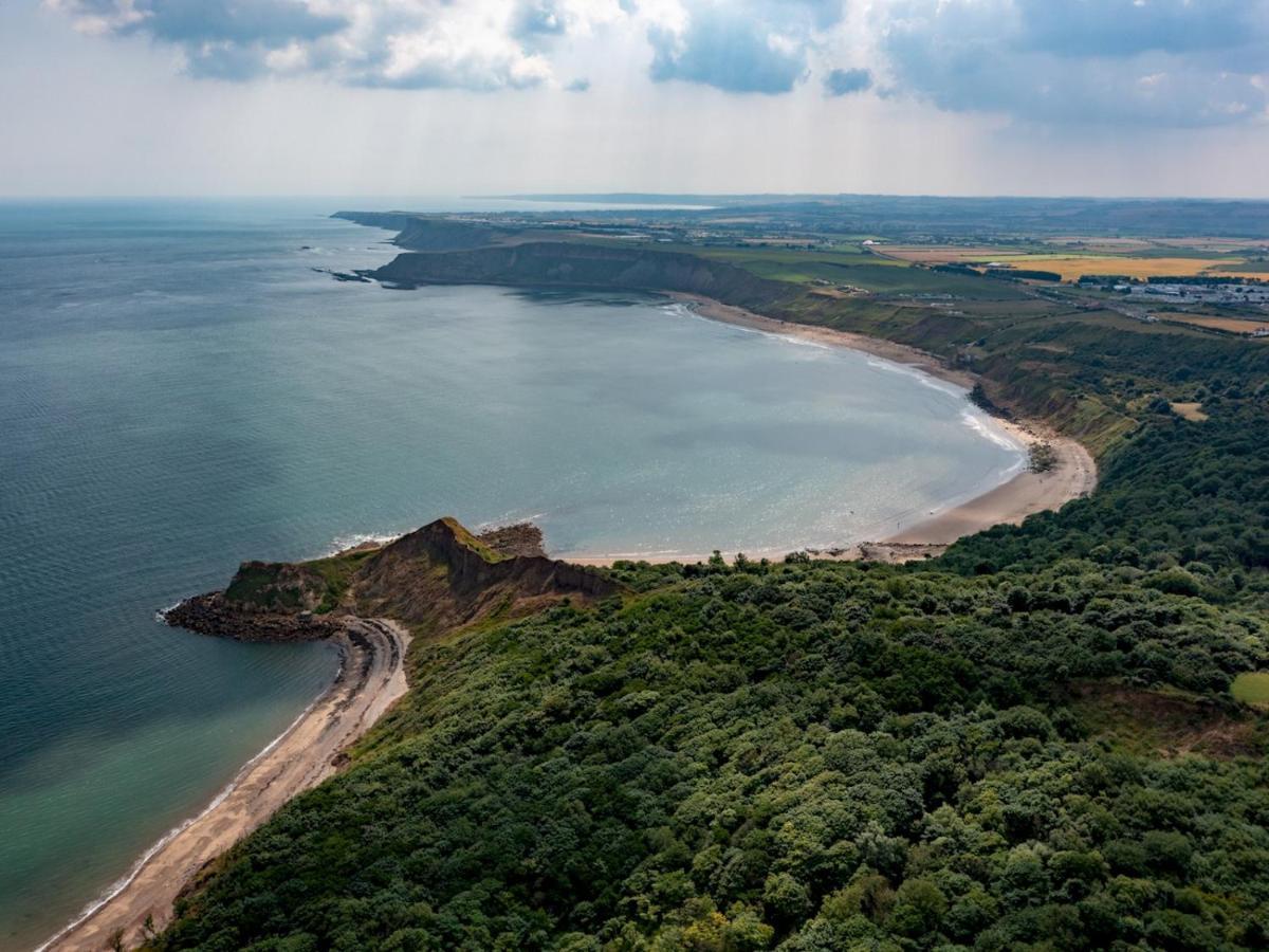Pass The Keys Amazing 4 Bedroom Property- Hot Tub & Sea Views Scarborough Bagian luar foto