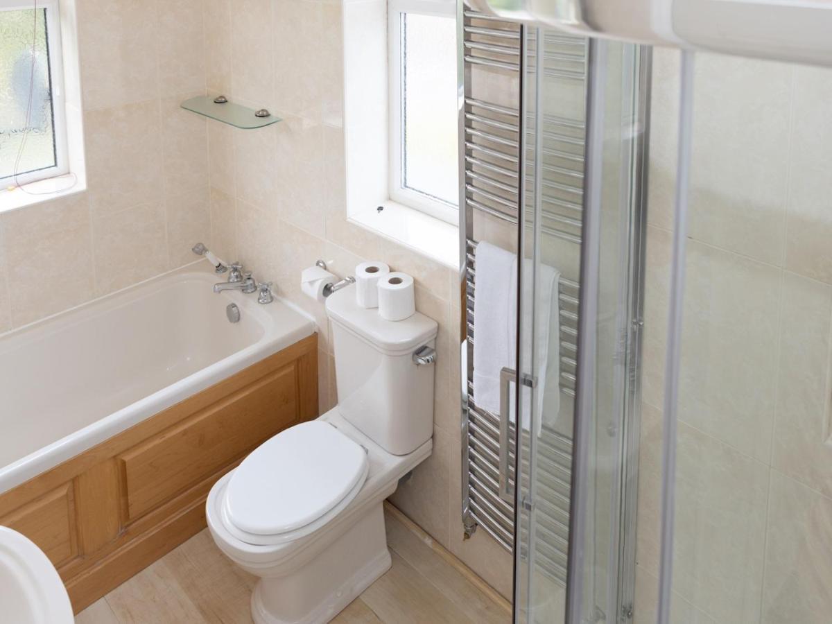 Pass The Keys Amazing 4 Bedroom Property- Hot Tub & Sea Views Scarborough Bagian luar foto